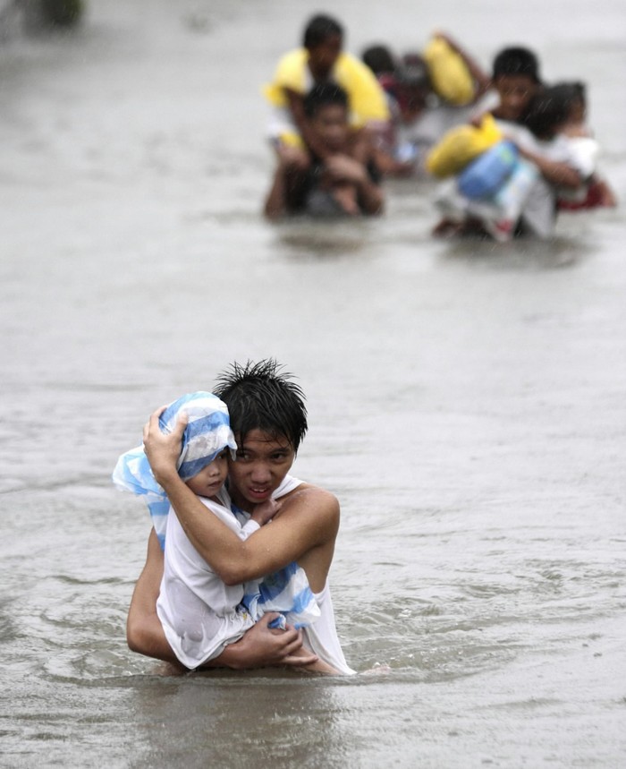 Chạy lụt ở Manila, Philipinese.